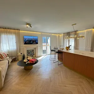  Apartment Luxury Cathedral Views In
